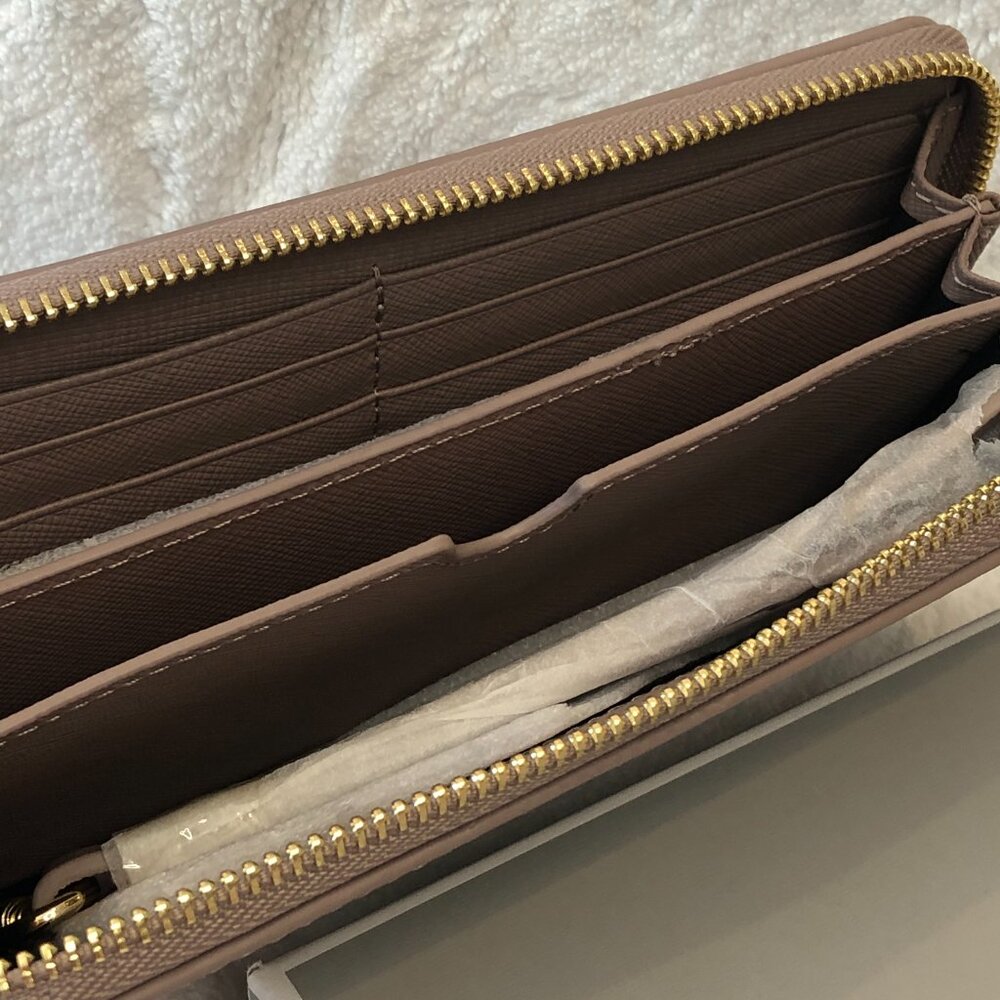 NWOT TR Large Women's Continental Custom Graved Wallet with Box - Picture 6 of 12